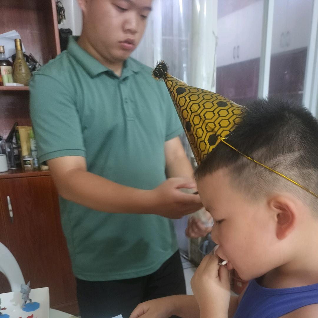 黄俊