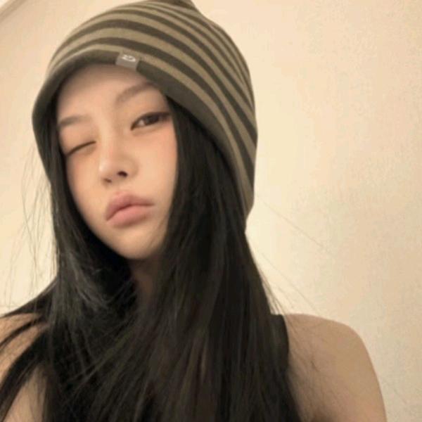 腼腆小美.