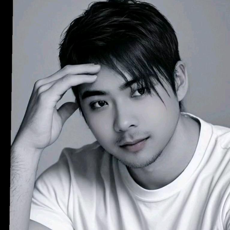 ^笨笨^  −−−→华