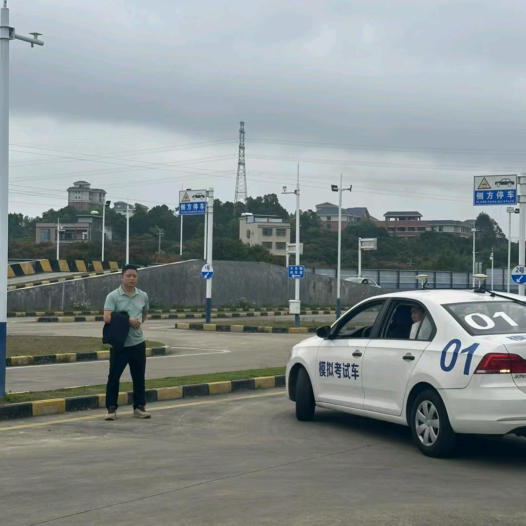宏烽/顺景驾校(黄埠吉隆深汕校区）总教练