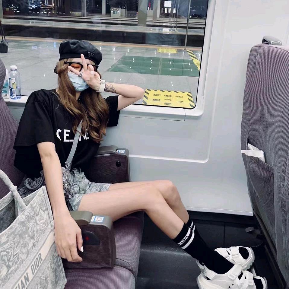 不理理穿搭打卡