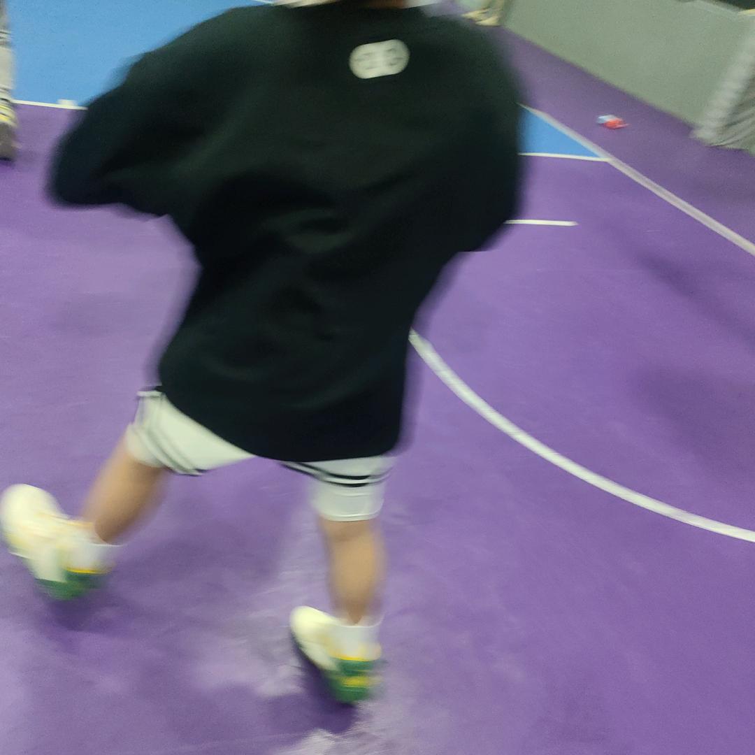 请叫我小老弟
