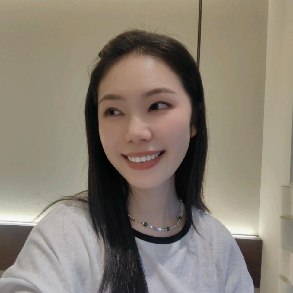 小何何在金茂