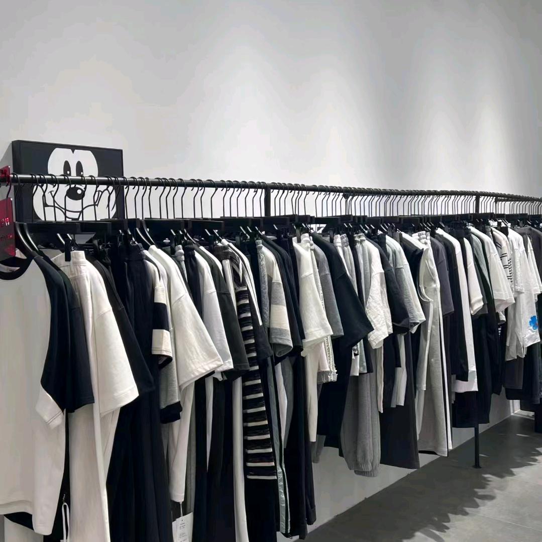 丽霞臻品服装店
