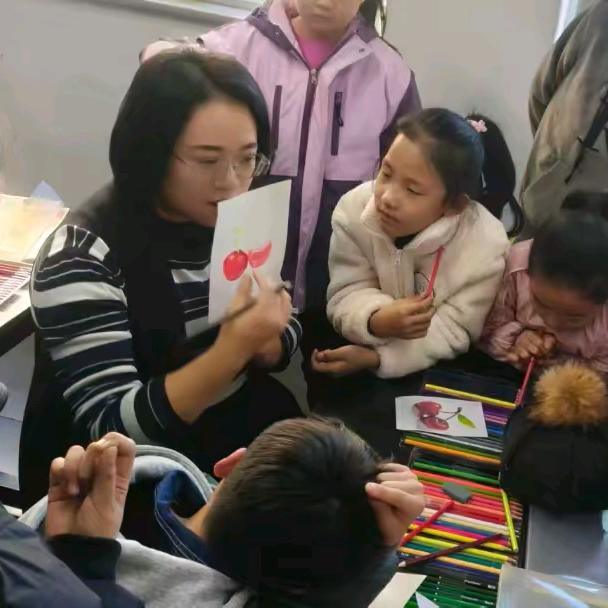 爱画画的曹老师