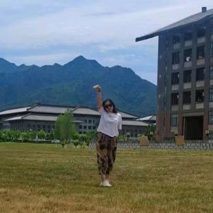 小朱朱（韩衣坊）