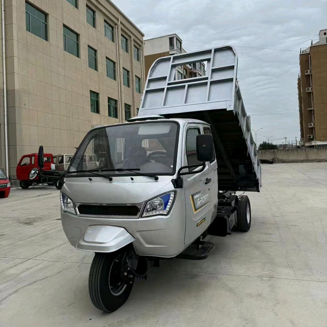 宏宇四缸柴油汽油三轮车
