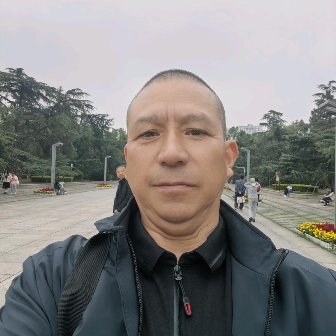 神秘大哥，每晚9点10分开播