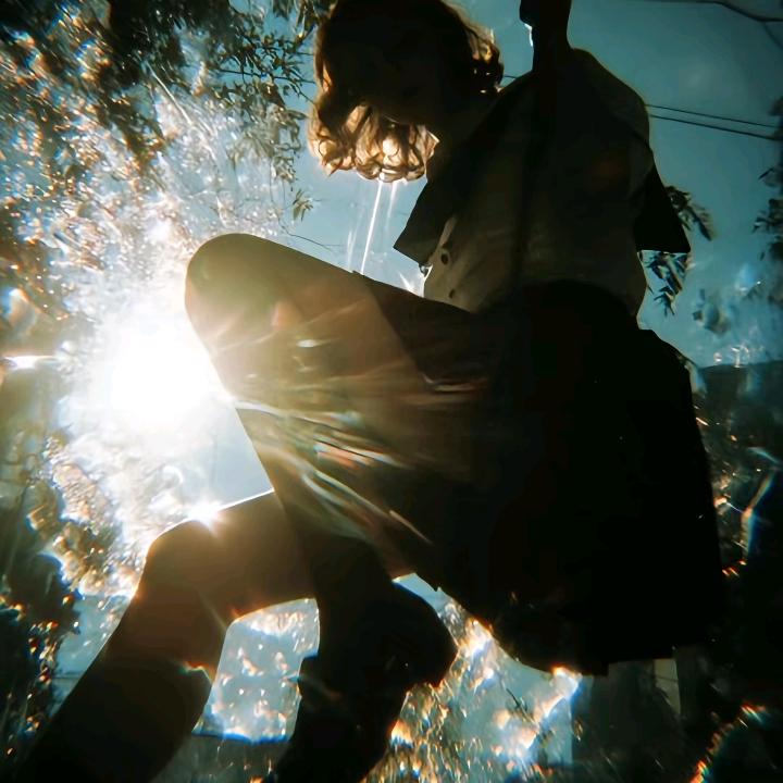 燥郁症的超雄患者凌晨三点猛踹瘸子呢条好腿