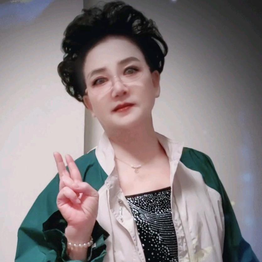 亚雯