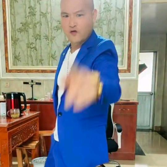 坤哥🔥备注号🔥卡2