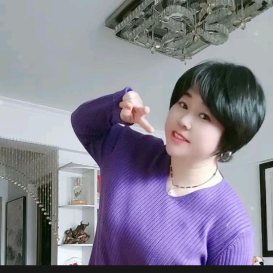 开心快乐跳起来。