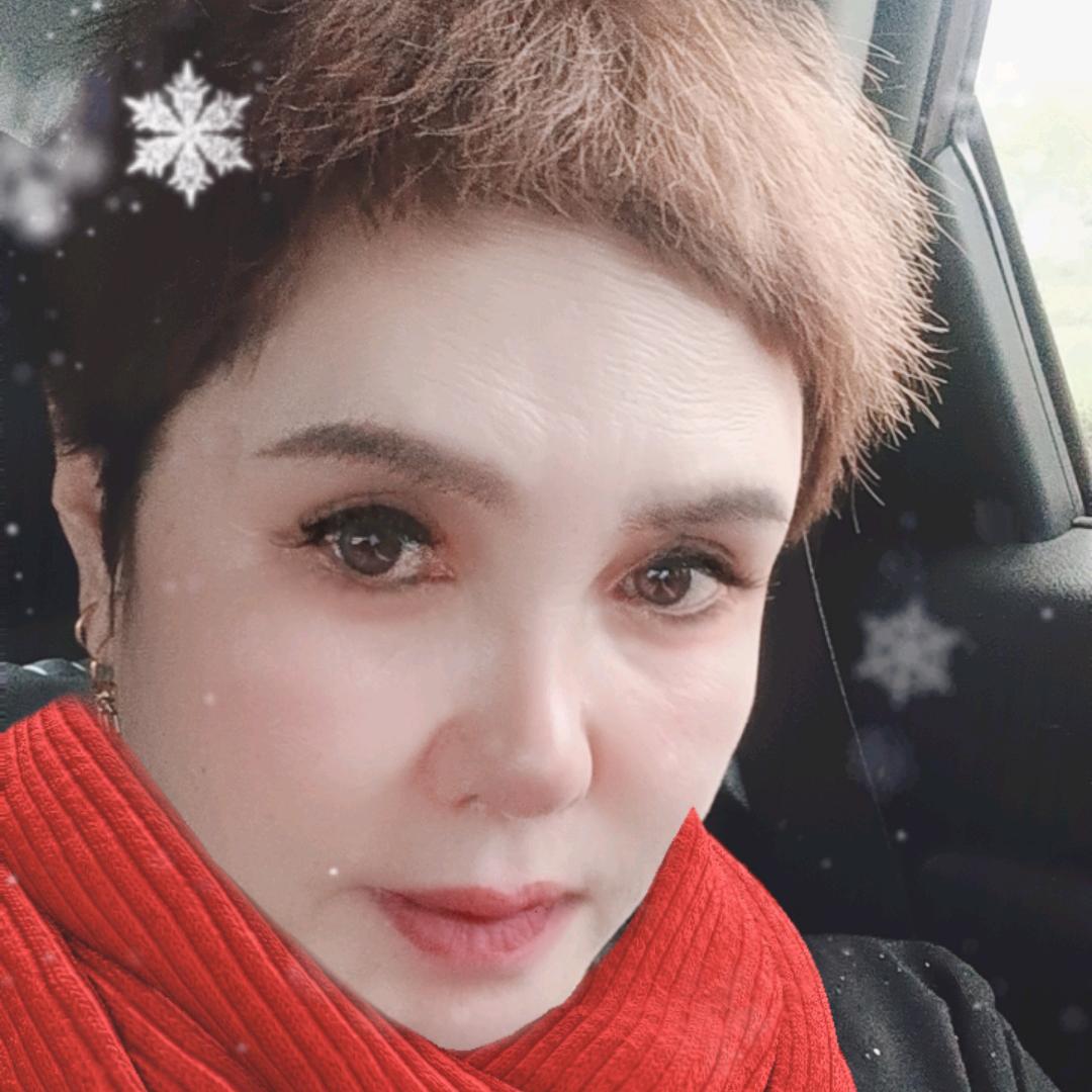 爱臭美的奶奶