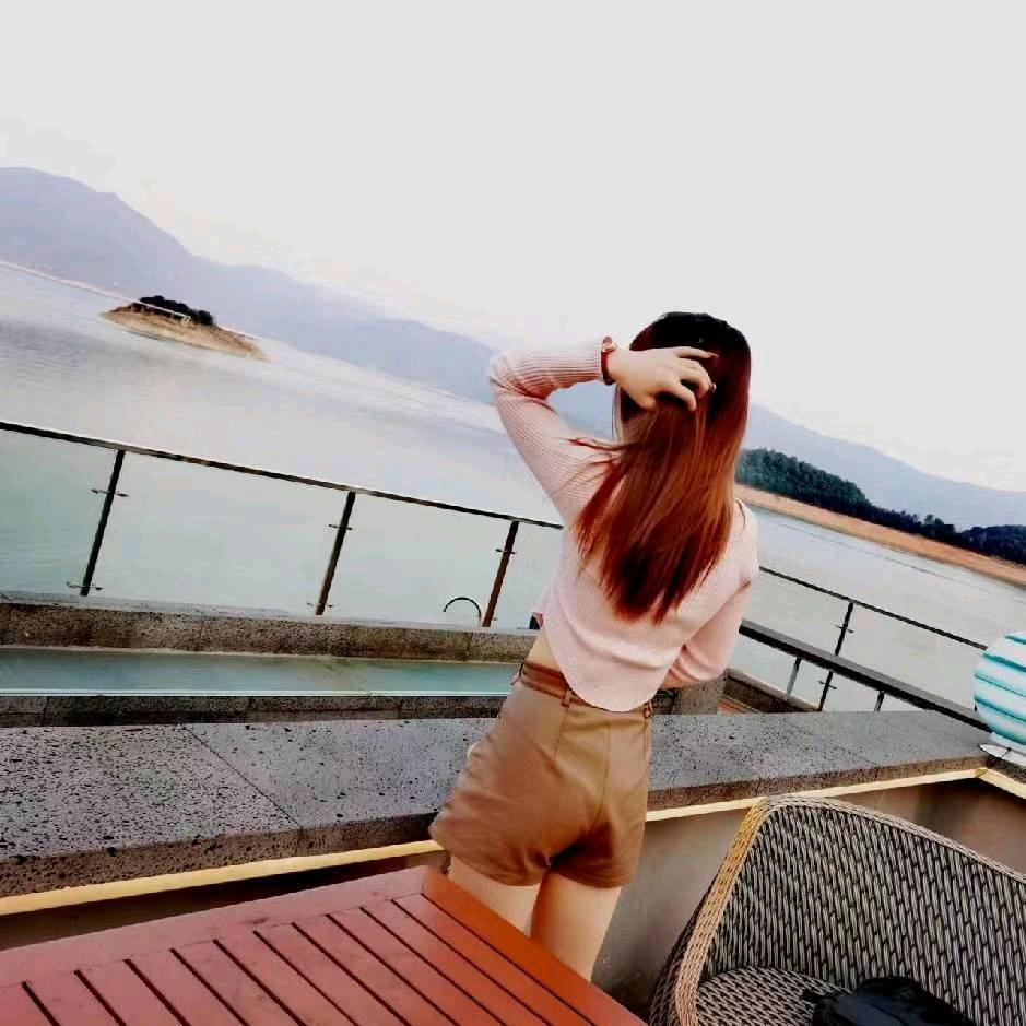 卖腊肉小姐姐