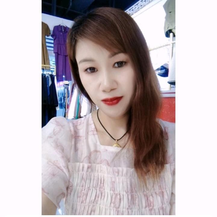 衣魅儿女装（库尔勒富力宝源商贸城）
