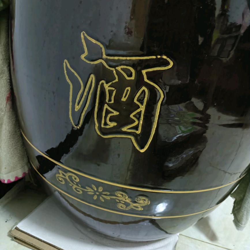 单亲爸爸在老家买散酒养儿子上学