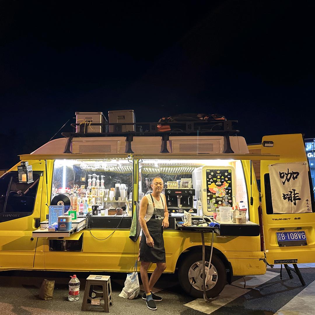 杨有才旅行咖啡房车