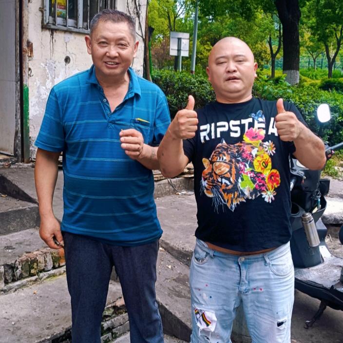 镇江70后憨哥