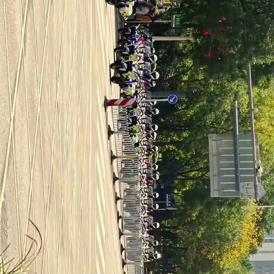 别跑 上课了
