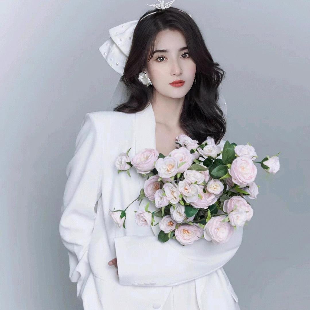 依拉小姐