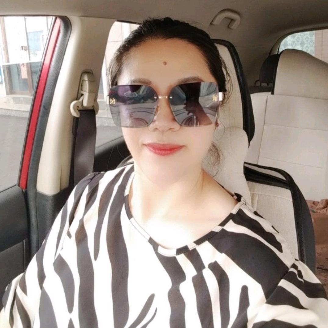 李李爱穿搭