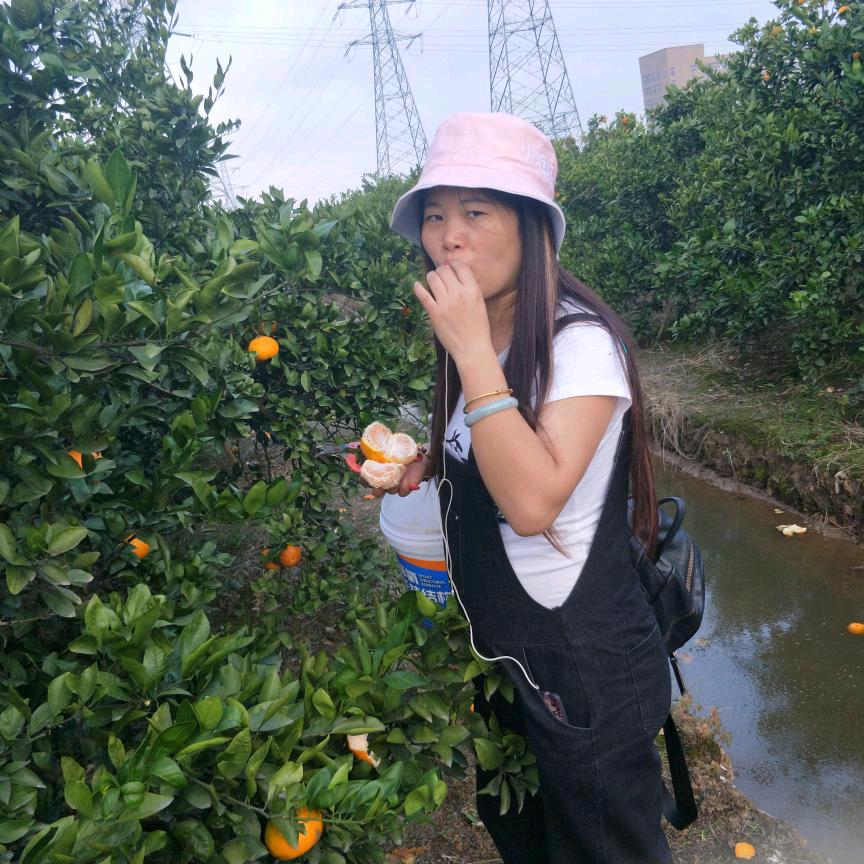 爱撒娇的女人。