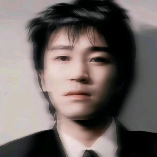 查理曼睡醒了😴