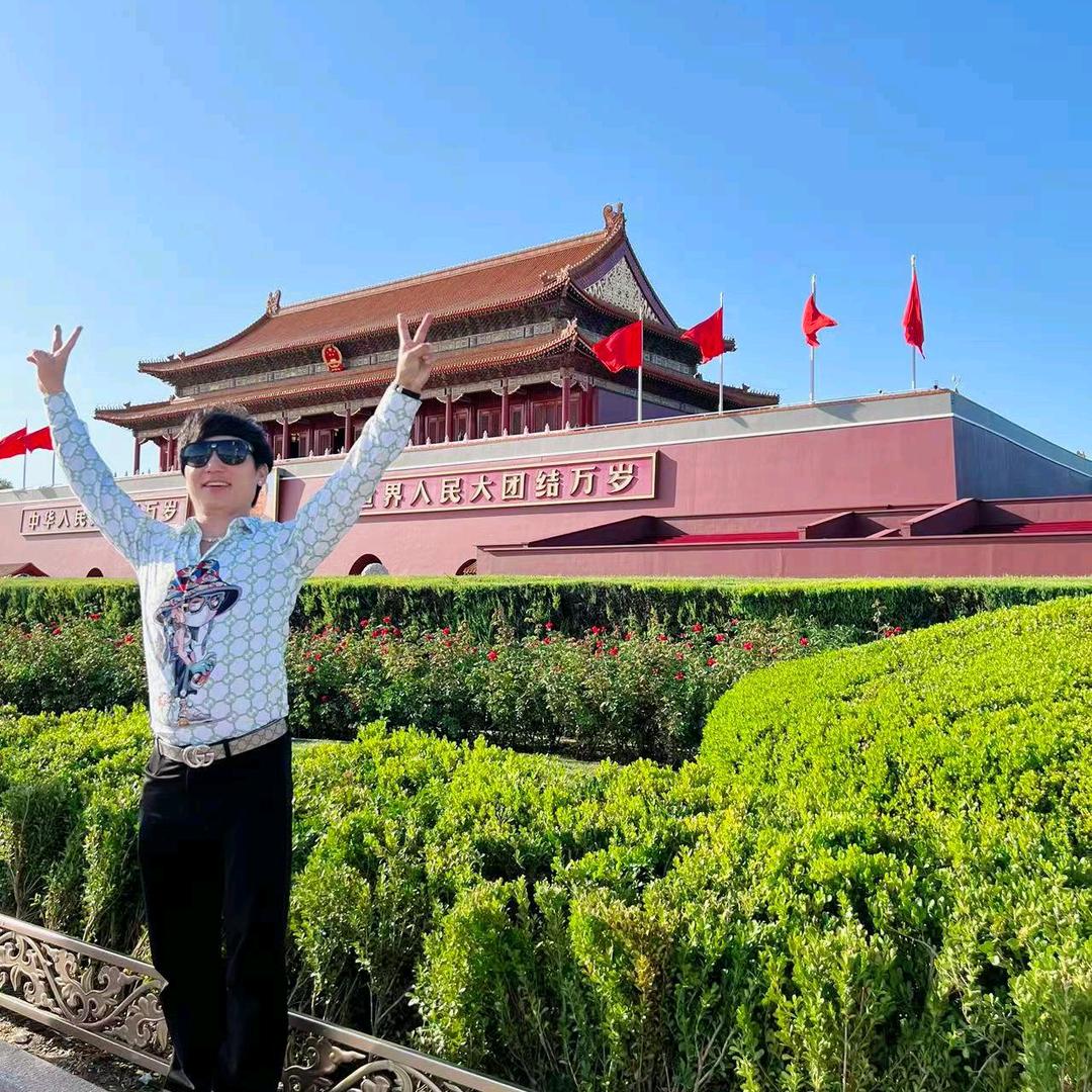 亮亮！舞蹈老师（单身不抽烟不喝酒不赌）