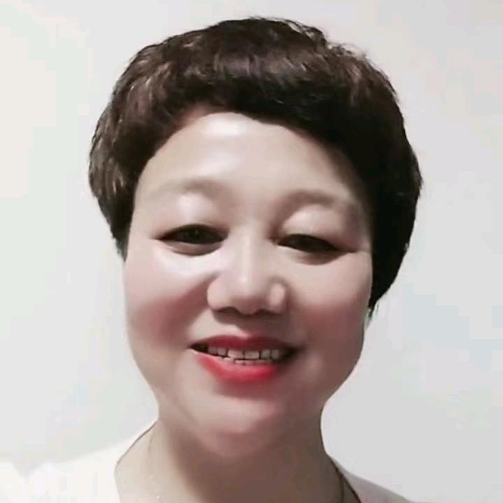 琼开心