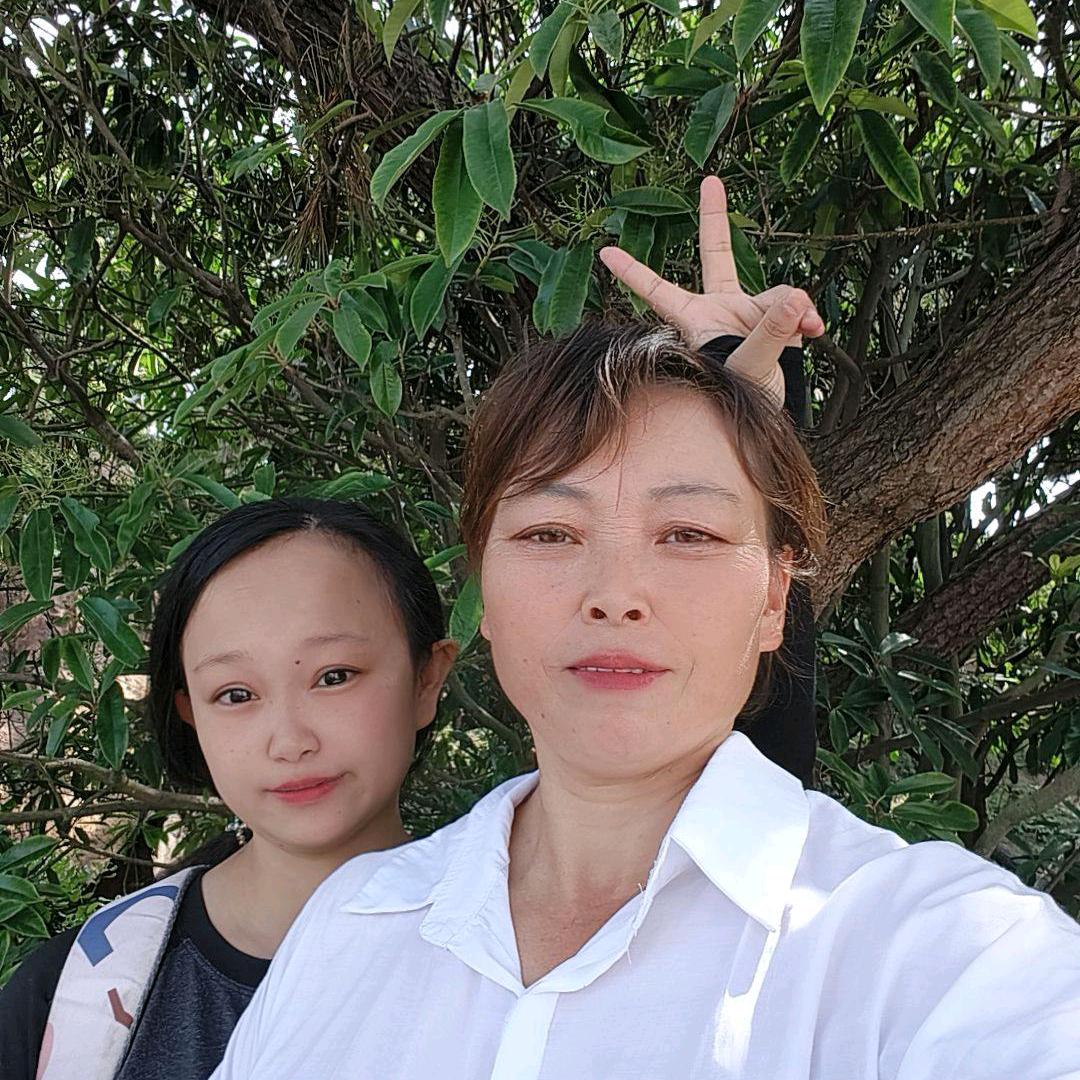 三个孙子的奶奶。今天晚上10点钟直播。