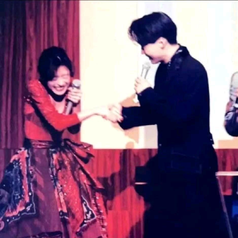 🥀   遥远的她,︶