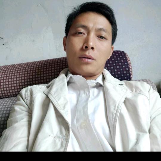 苏伟离婚的带着一个女儿