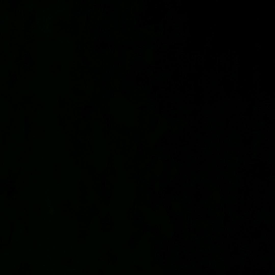 嫣然