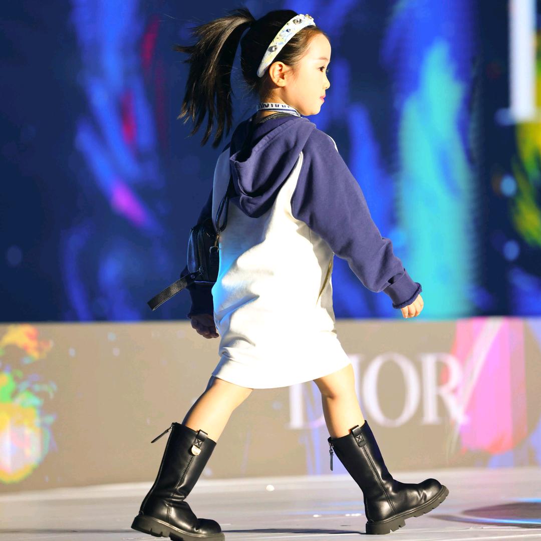 威海跳跳糖潮流儿童服饰店