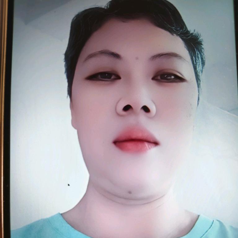 何萍