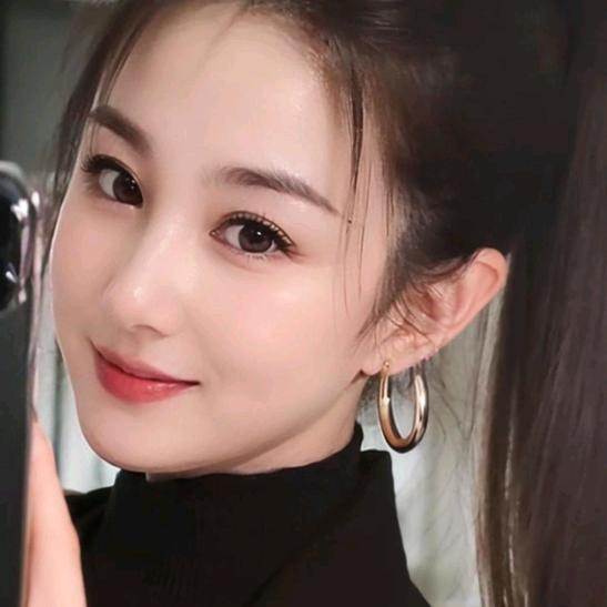 等水晶鞋的灰姑娘