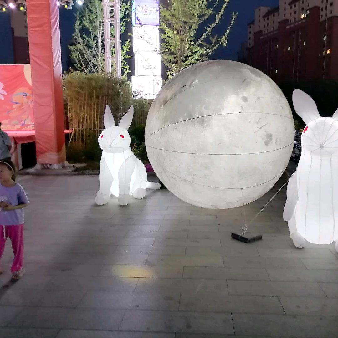 漂亮的小女生。