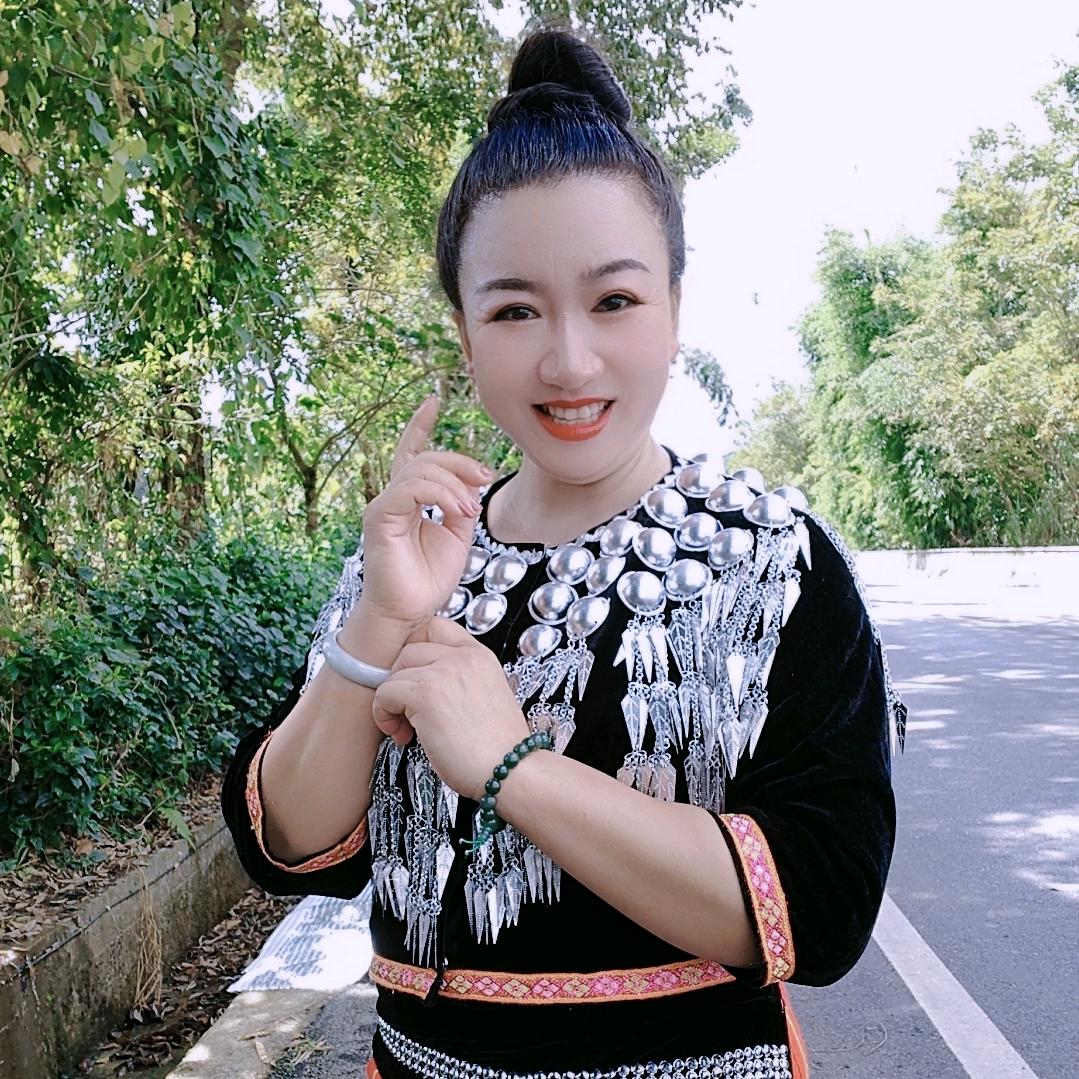 小月亮（🌙）