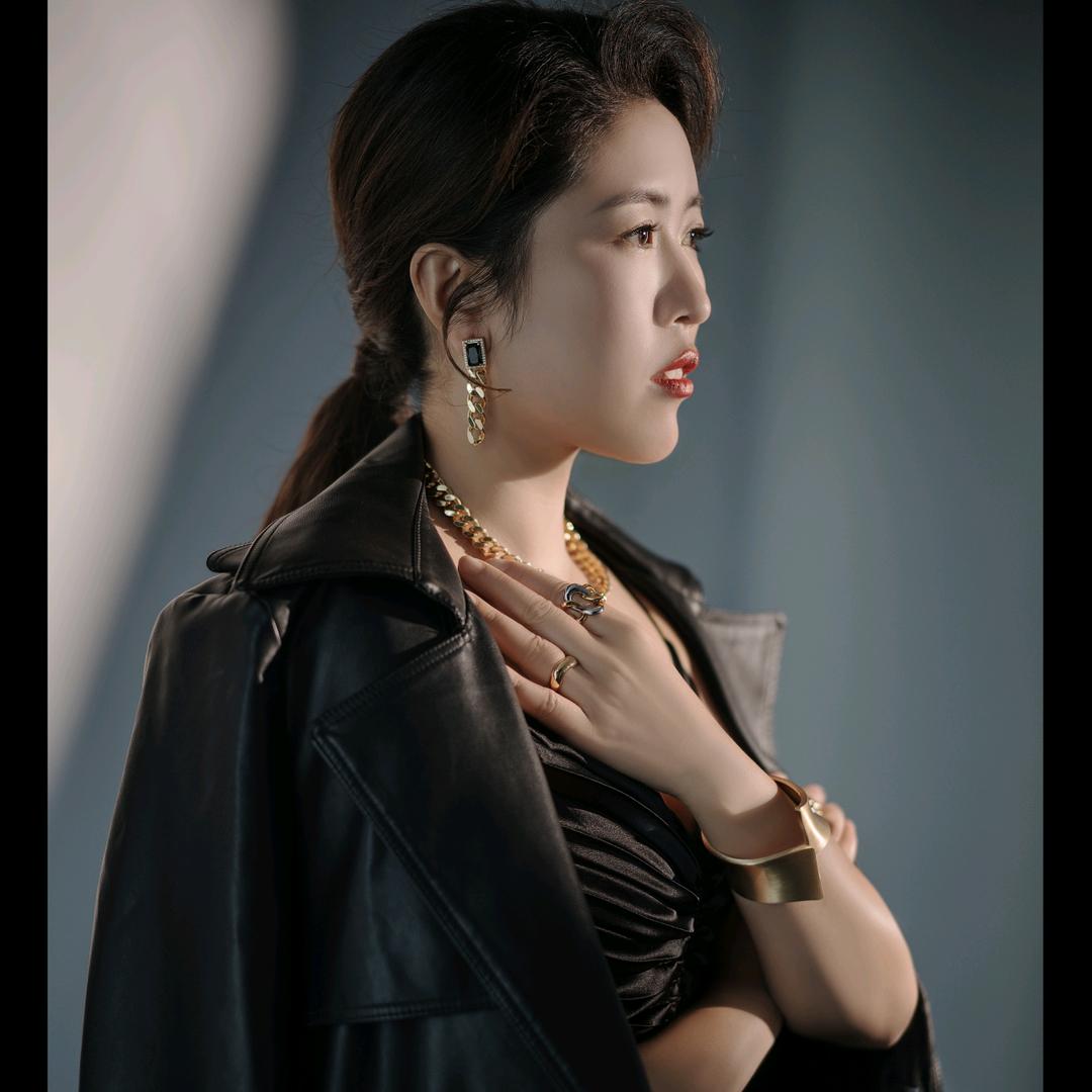 务川小城故事服装店《敏姐素颜调肤》