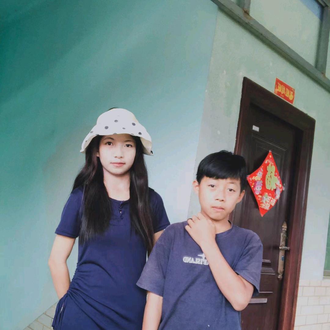 八 零  后   大叔🧔🏻