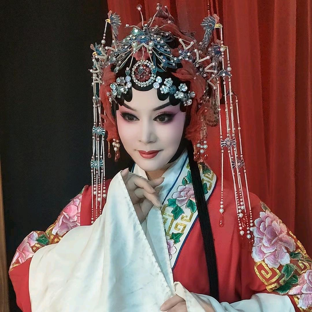 戏曲媚娘（秋霞）