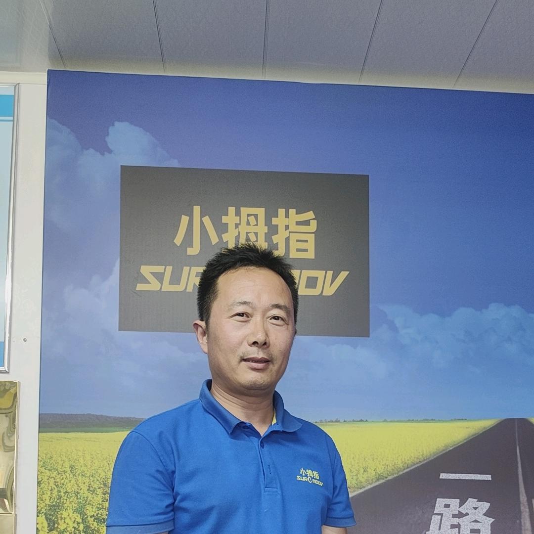 小拇指精通汽修老杨