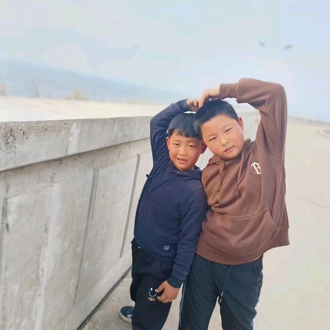 欣：