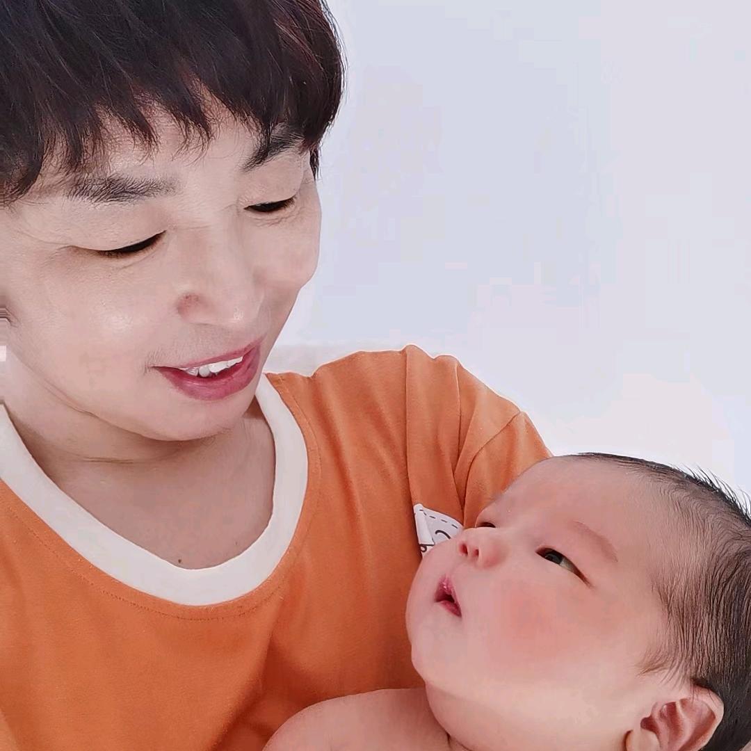 母婴指导师霞姐