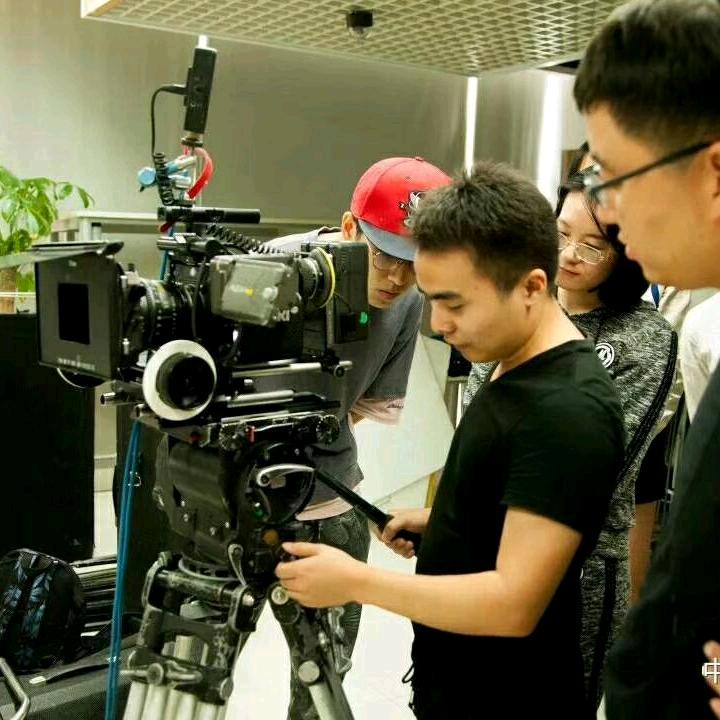 会摄影的奶农阿汤