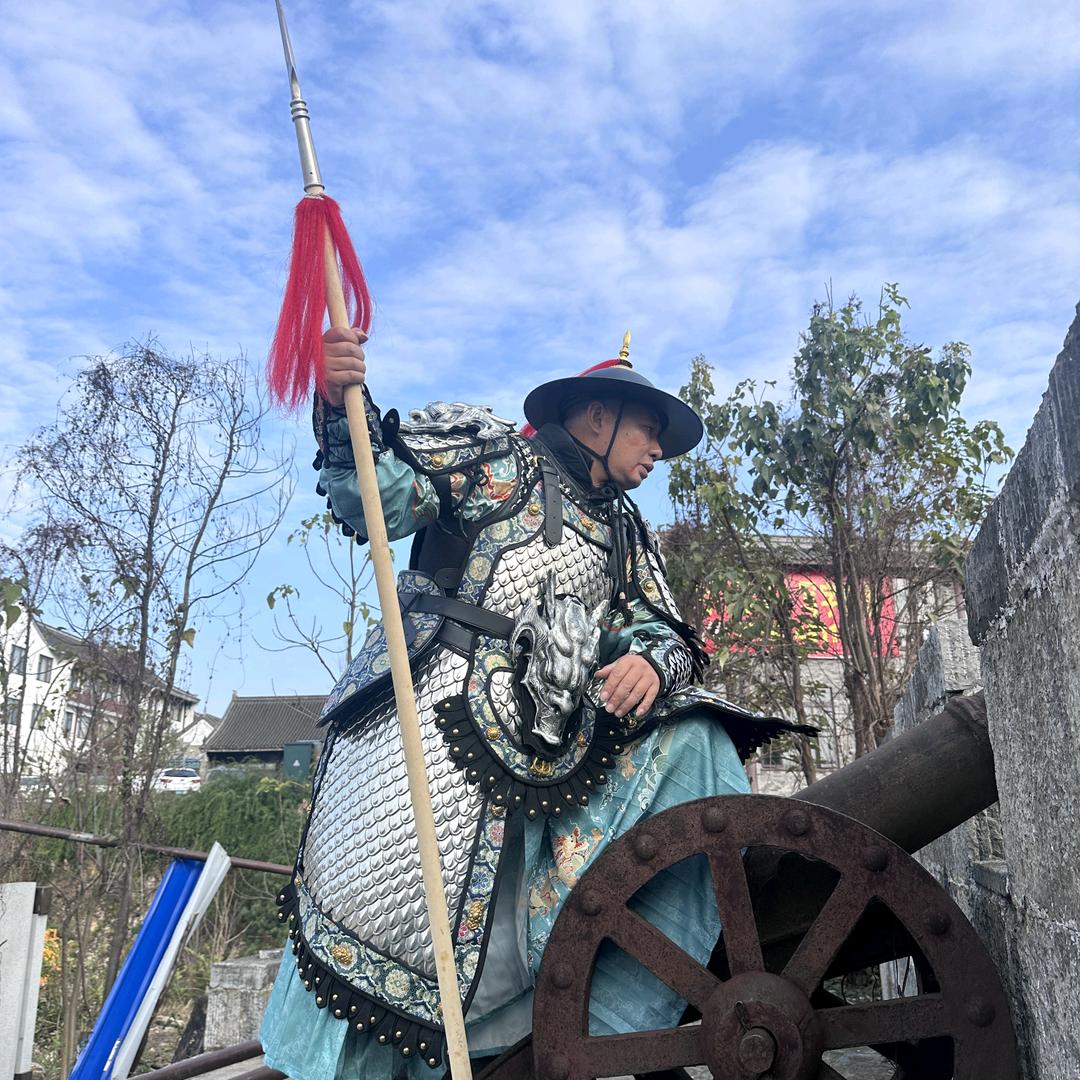 一起穿越吧（福泉山汉服苗装出租）