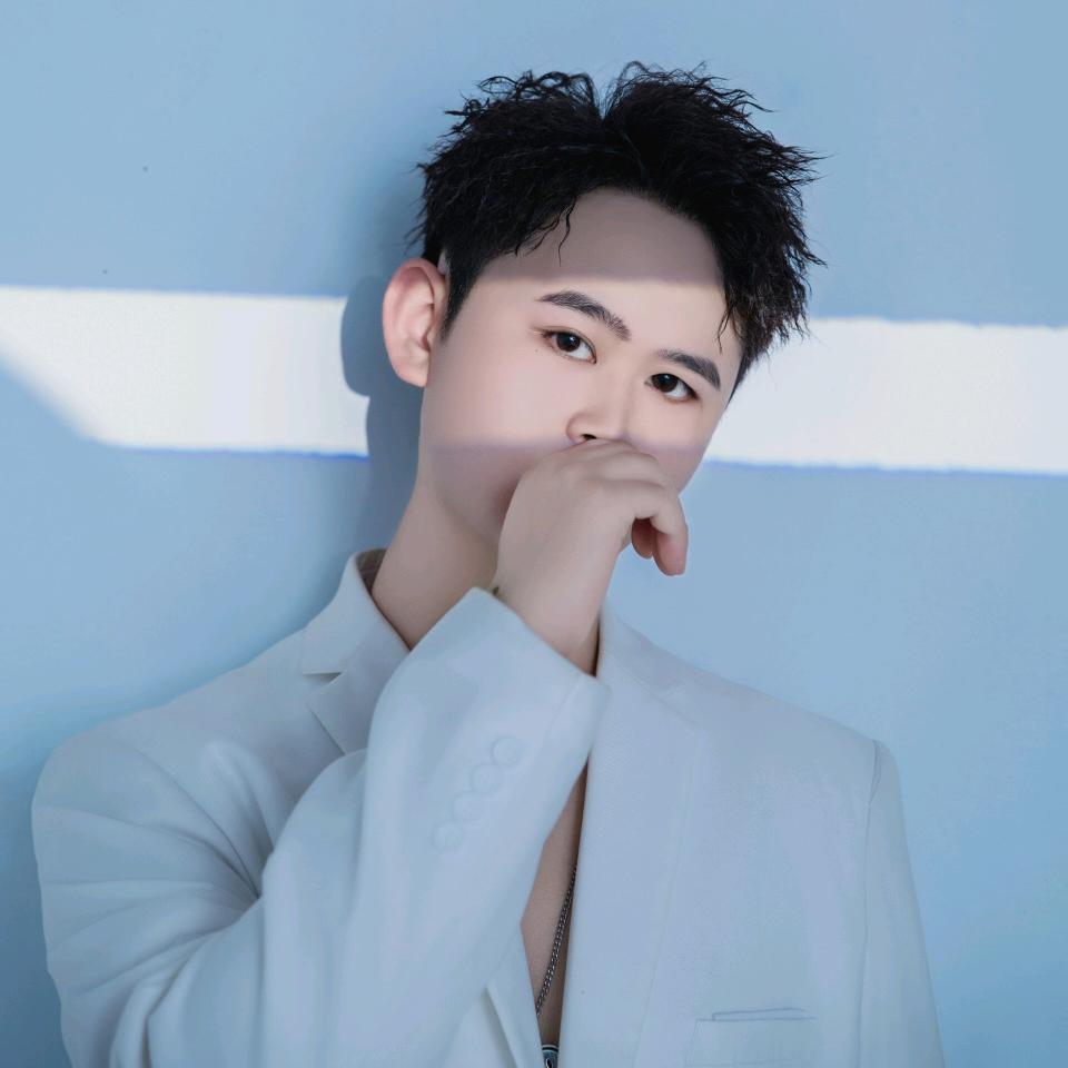锦一造型   男发设计师（小辉）