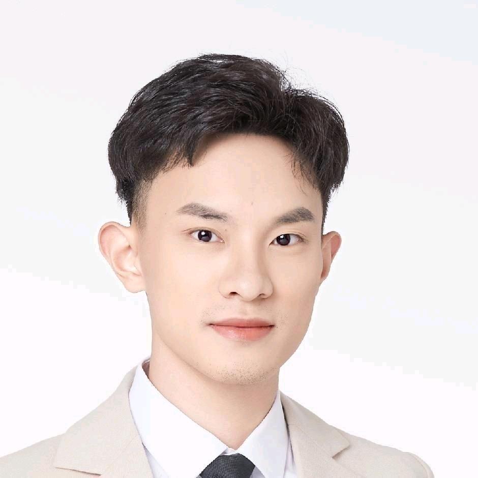 我在陈昌文老板社群做营销讲师，我叫陈军挺