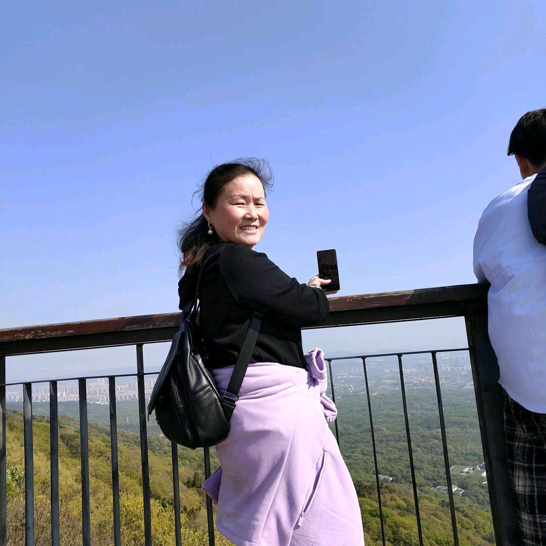 英子