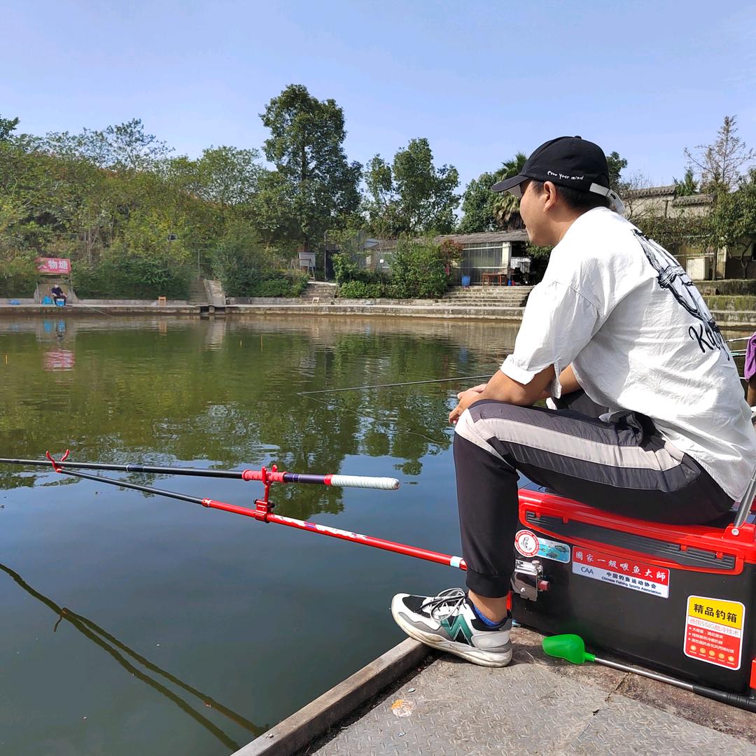 阿晋学钓鱼🎣